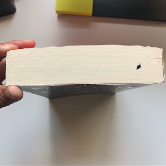 📖 The Bone Season by Samantha Shannon - Picture 6 of 8